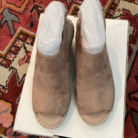 Charles By Charles David Shoes - Charles by Charles David Najda Tan Wedge Sandals – Size 6M NIB